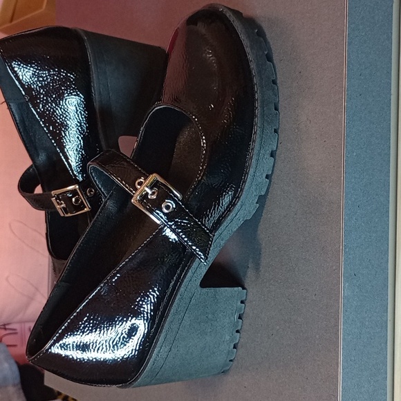 Cute SHOES - Picture 1 of 12
